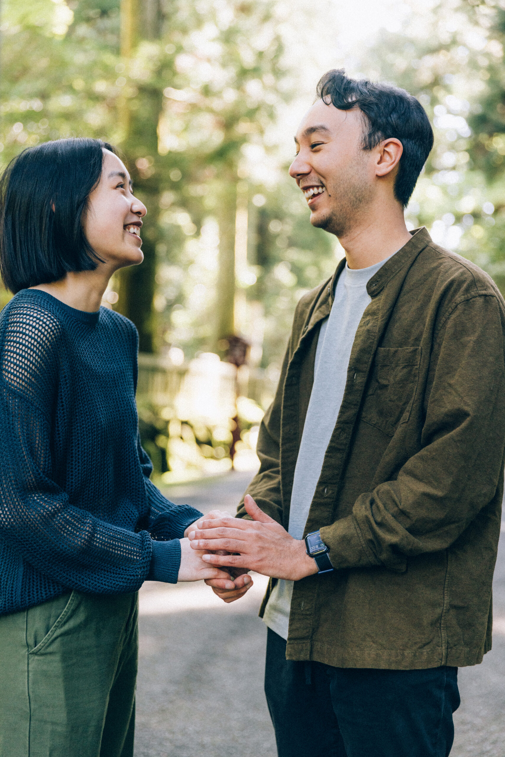 omantic Hakone surprise proposal photography by the lake and shrine, early morning session with soft light and private atmosphere