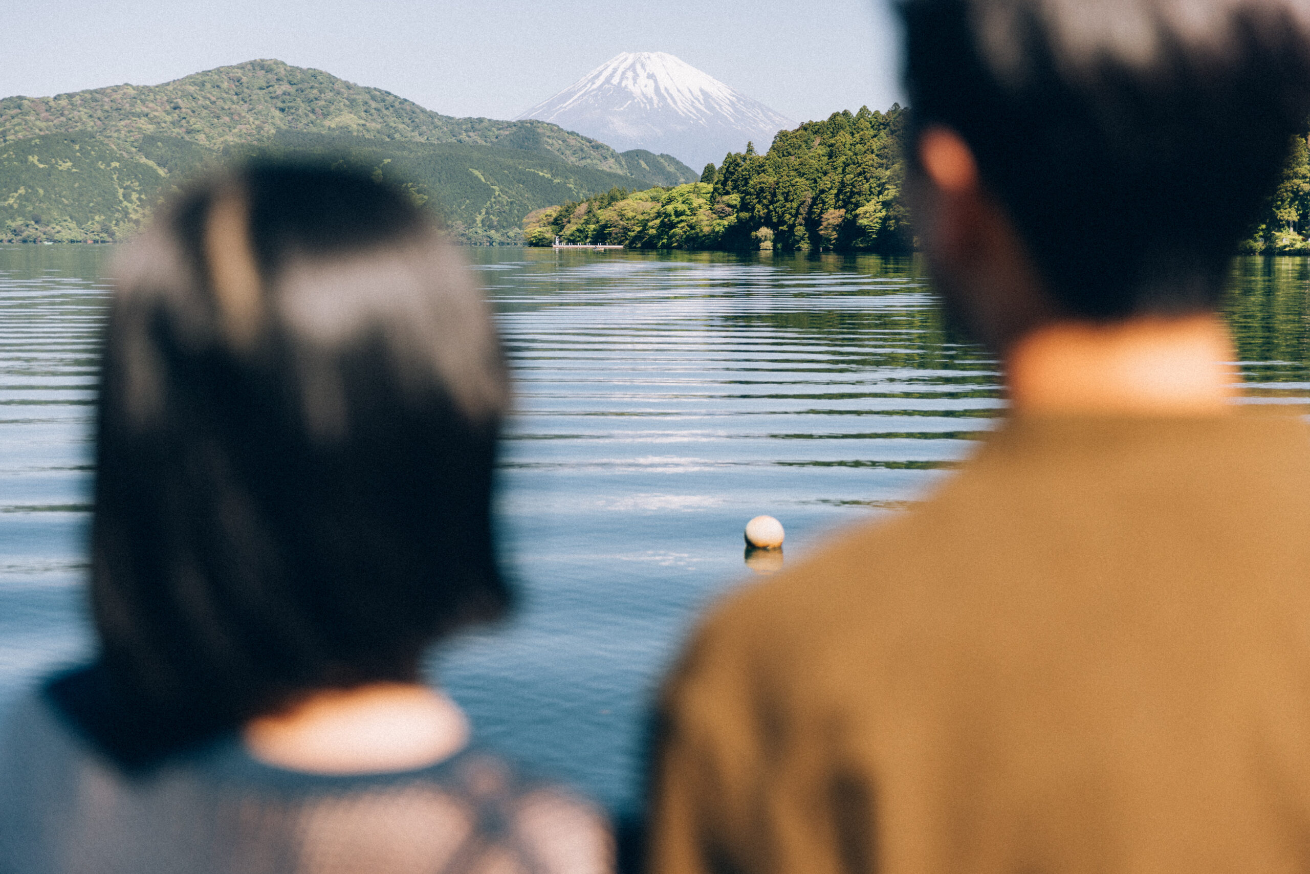 Hakone surprise proposal shoot featuring the iconic Torii gate, scenic lakefront, and intimate candid portraits of the couple.