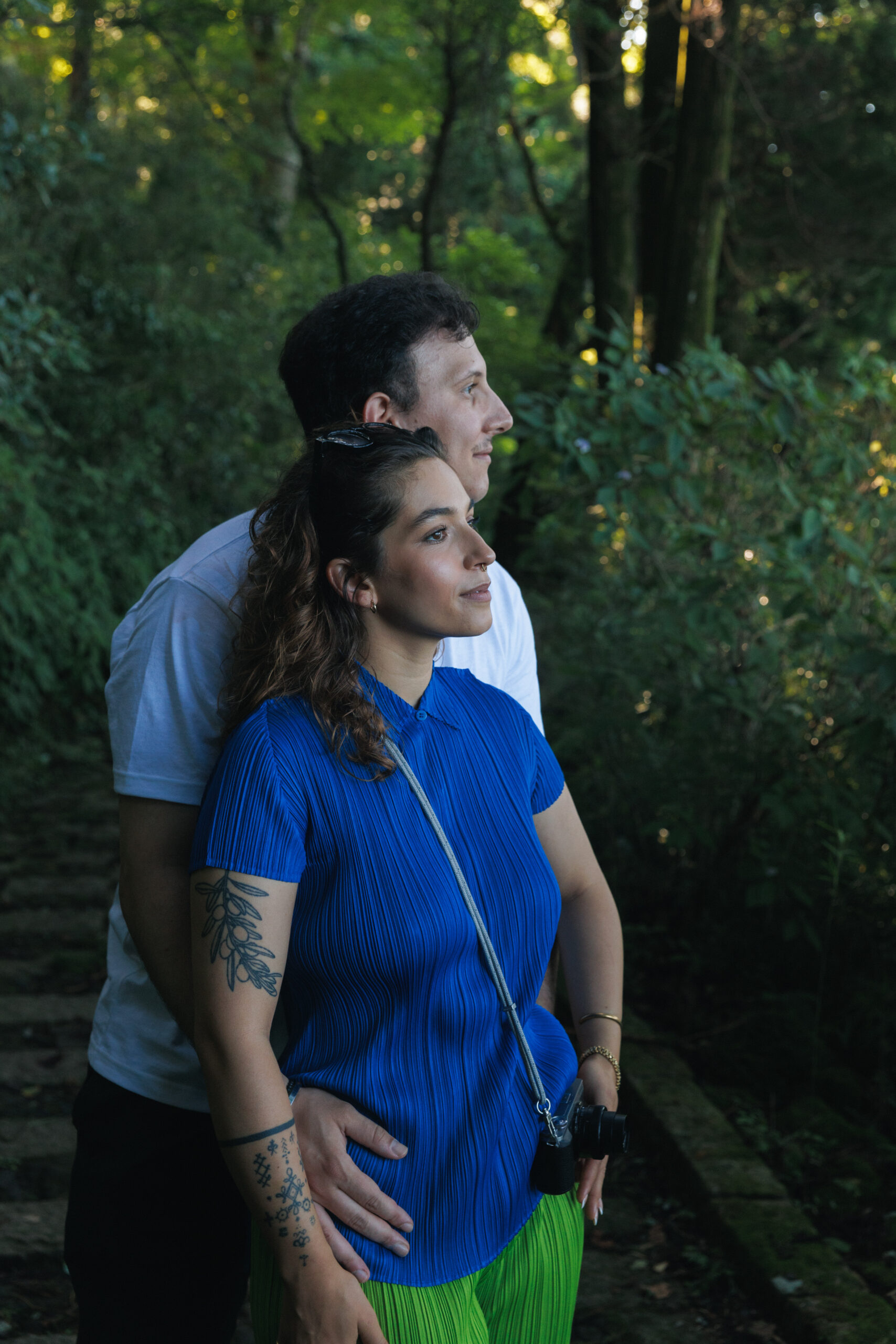 Romantic Hakone surprise proposal photography by the lake and shrine, early morning session with soft light and private atmosphere.